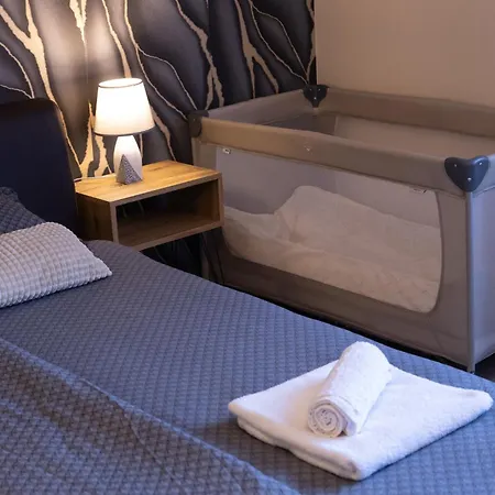 T - Polis Lejlighed *