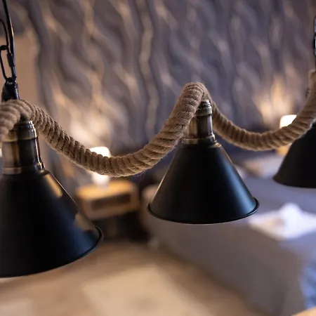 Lejlighed T - Polis *