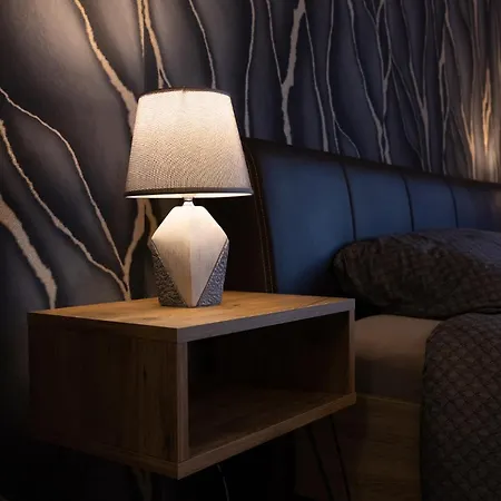 T - Polis Lejlighed *